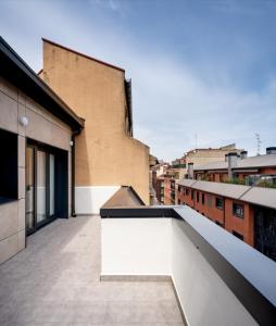 毕尔巴鄂Apartamentos Líbere Bilbao La Vieja的从建筑物屋顶上可欣赏到风景