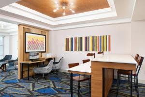 Holiday Inn Express & Suites - Atlanta - Tucker Northlake, an IHG Hotel的休息区