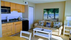 贝壳岛度假酒店​​ - 所有皆为海滨套房的厨房或小厨房