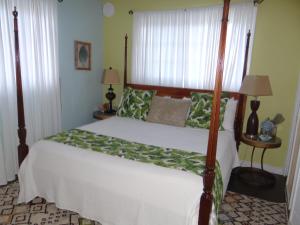 Rollezz Villas Beach Resort客房内的一张或多张床位