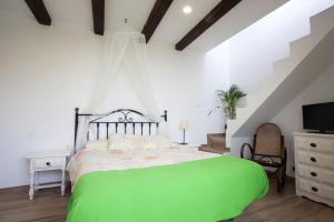 2 bedrooms house with sea view furnished terrace and wifi at Santa Cruz de Tenerife客房内的一张或多张床位