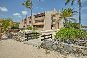 克里斯琴斯特德Beachfront St Croix Condo with Pool and Lanai!的相册照片