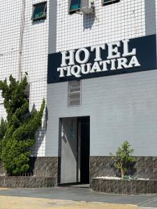 圣保罗Hotel Tiquatira - Zona Leste的大楼一侧的酒店好莱坞标志