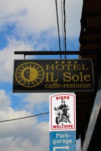 贝拉内Hotel IL Sole的酒店油菜独家咖啡厅的标志
