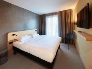 ibis Styles Bayreuth客房内的一张或多张床位