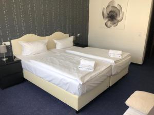 皇家汉诺酒店客房内的一张或多张床位
