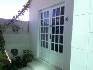 卡鲁阿鲁Apartamento 3 Bairro Boa Vista 1 Caruaru-PE的通往8号房子的门
