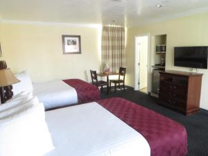 Best Inn & Suites客房内的一张或多张床位