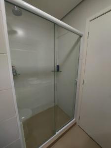 科蒂亚Flat Completo的玻璃淋浴间的门