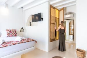 Anastasia's Visage Stylish Accommodation Rooms City Centre Mykonos客房内的一张或多张床位
