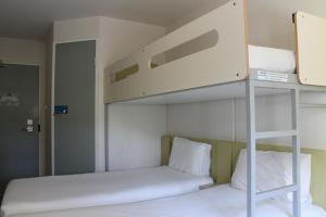 宜必思快捷酒店 - 墨尔本机场客房内的一张或多张双层床