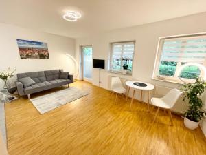 Ferienwohnung Blickfang - Modernes Apartment direkt in der Altstadt von Erfurt mit Balkon - beste Lage und Aussicht的休息区