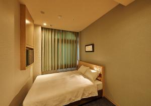 Welina Hotel Premier Nakanoshima EAST客房内的一张或多张床位