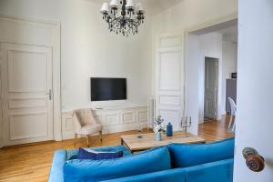 Résidence L'Aristide Appartement Louison的休息区