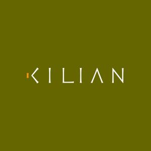普拉亚布兰卡Kilian的绿色背景上读白字的标志