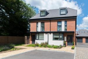 雷丁Greenfield Modern 3BR Home - Southcote lane , Reading的相册照片