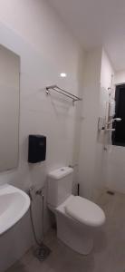 CozyStay @ Core SoHo Suite KLIA的一间浴室