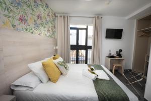 NERJA-CENTRO-JACUZZI- MIRADOR DE LA ERMITA- Adults Recommended客房内的一张或多张床位