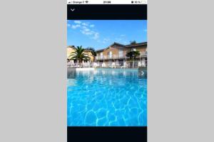 安格雷appartement residence avec piscine à anglet limite Biarritz的相册照片