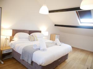 Nordic Suites Apartment, Ulverston客房内的一张或多张床位