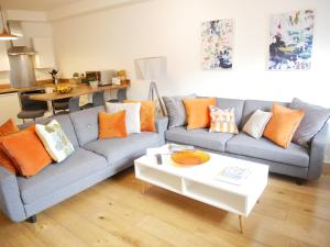 Nordic Suites Apartment, Ulverston的休息区