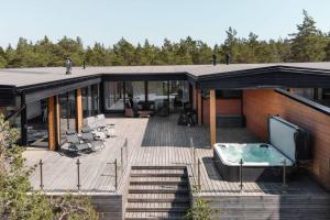 TöfsalaSeija's Modern Villa with Hot tub的相册照片