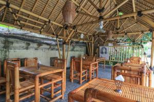 Senggigi Cottages Lombok餐厅或其他用餐的地方