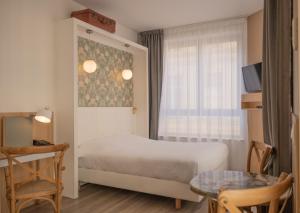 CALM Appart' & Hostel客房内的一张或多张床位