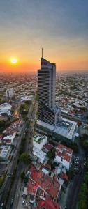 瓜达拉哈拉Riu Plaza Guadalajara的城市空中景观,高楼