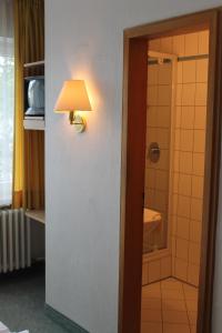 祖尔灵德酒店的一间浴室