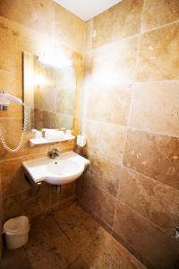 贝尔阿祖尔酒店的一间浴室