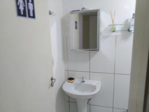 Apartamento próx ao centro Londrina的一间浴室