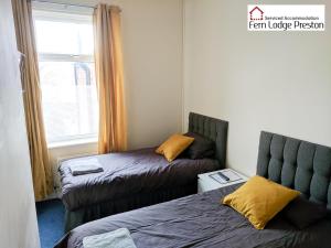 普雷斯顿4 Bedroom House at Fern Lodge Preston Serviced Accommodation - Free WiFi & Parking的相册照片