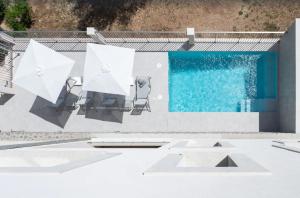 索列尔港Villa Ona的屋顶上的游泳池