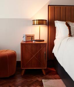 霍尔本霍克斯顿酒店客房内的一张或多张床位