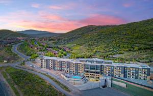 帕克城Black Rock Mountain Resort的山景建筑的空中景观
