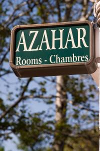 格拉纳达casa carmen alhambra的阿里坎客房和客房的绿色街道标志
