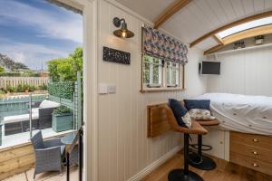 圣梅尔林Trevone Luxury Shepherds hut close to the beach的相册照片