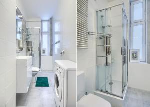 索波特Apartament Mesa - NoclegiSopot的一间带卫生间和玻璃淋浴间的浴室