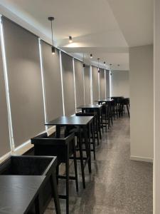 Red Cube Hotel餐厅或其他用餐的地方