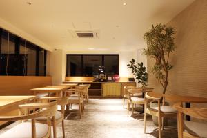 LOF HOTEL Shimbashi酒廊或酒吧区