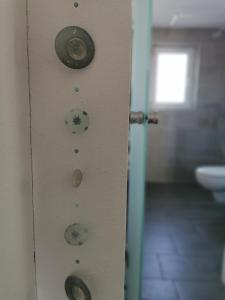 塞德龙Tgèsa Dutg Grond的门,带按钮,带浴室