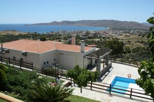 卡利斯托斯Aegea Hotel的海景别墅 - 带游泳池
