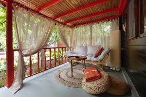 Gayb-i Bungalows by Naturelife - Free Access to Beach的休息区