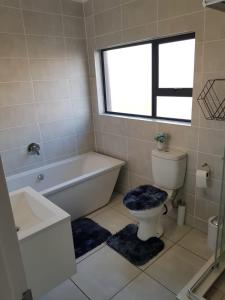 Apartment 432 @ The Blyde Riverwalk Pretoria的一间浴室