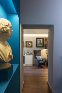 佛罗伦萨波迪赛丽酒店的一间房间里女人的雕像