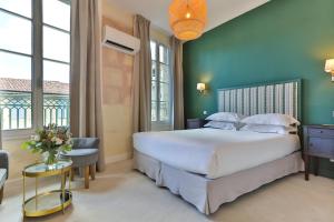 阿尔勒Hôtel Le Relais de Poste Arles Centre Historique的相册照片