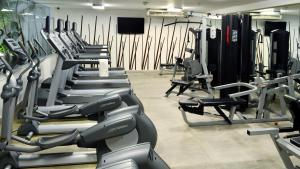 韦拉克鲁斯安坡里奥酒店的健身中心和/或健身设施