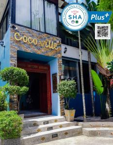 查龙Cocoville Phuket - SHA Plus的一座带有可可别墅读号的建筑