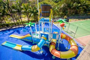 波苏斯-迪卡尔达斯Thermas All Inclusive Resort Poços de Caldas的一个带水滑梯的水上公园